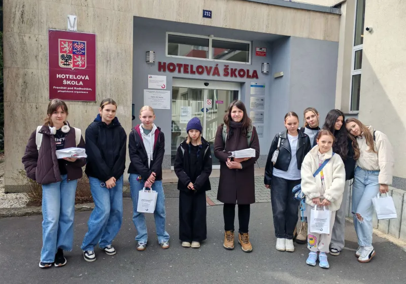 Velikonoční vajíčko, Hotelová škola