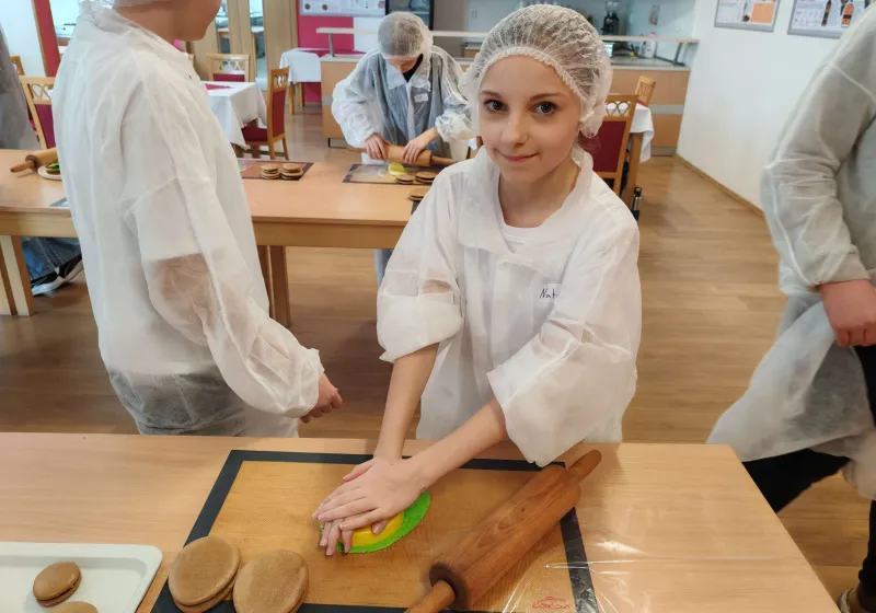 Velikonoční vajíčko, Hotelová škola 3